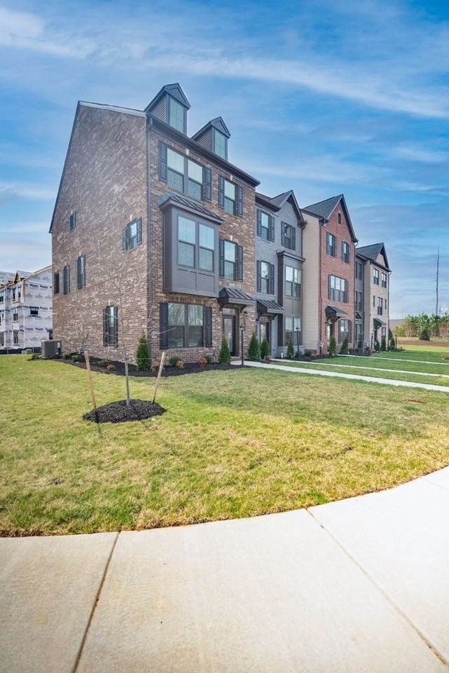 14101 Millpointe Rd - Photo 3 of 45