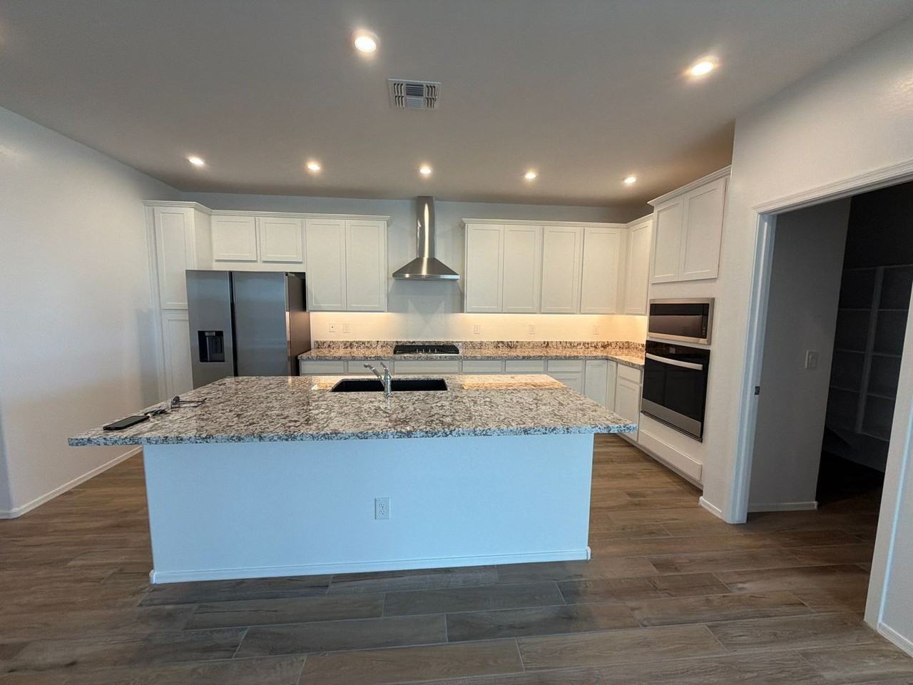 19438 W Rancho Dr - Photo 3 of 17