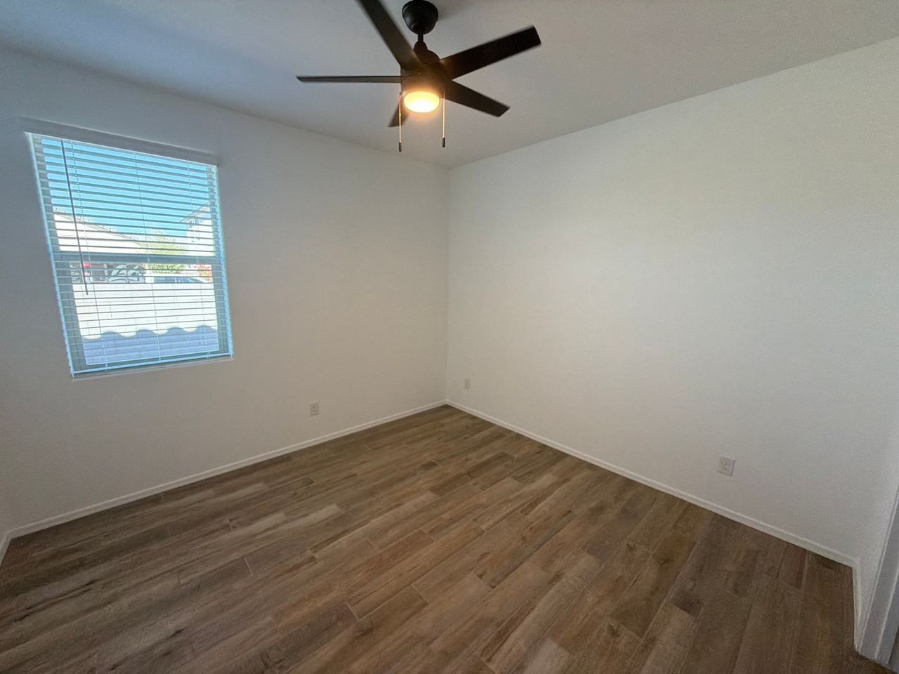 19438 W Rancho Dr - Photo 5 of 17