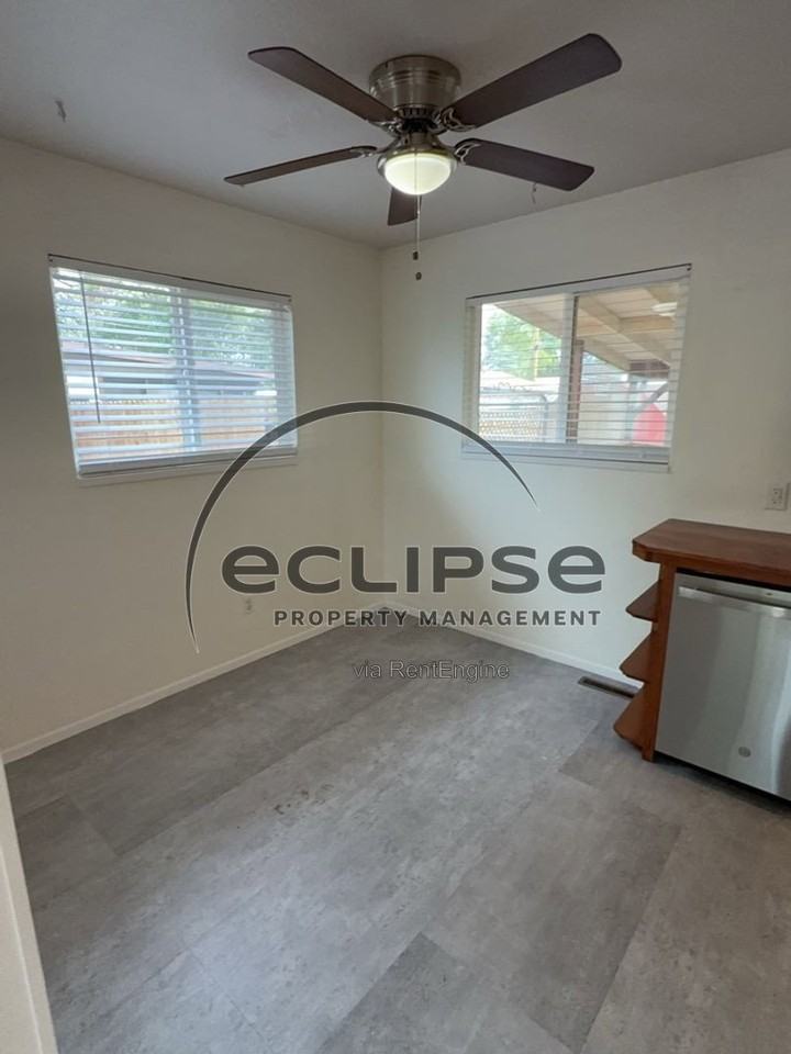 2755 Sunshine Ln - Photo 6 of 50