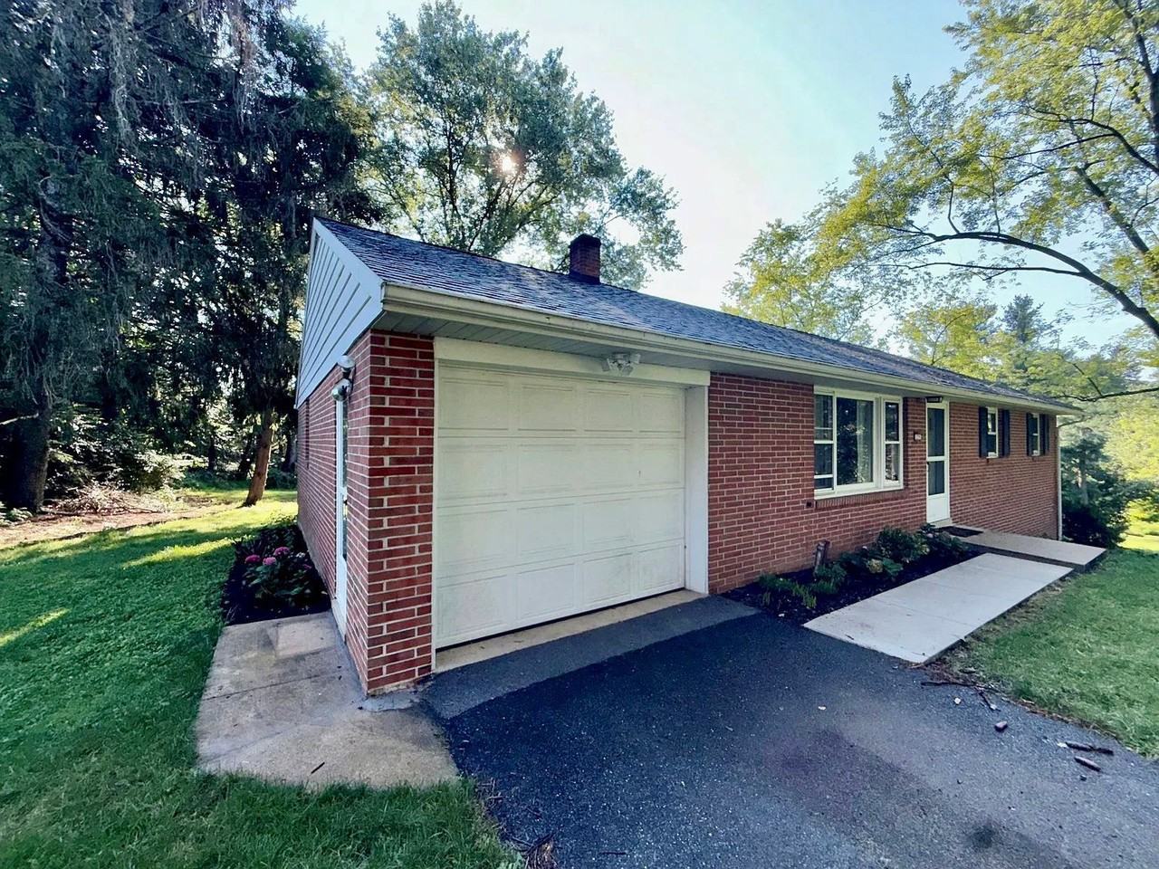 329 Fairview Dr - Photo 4 of 26