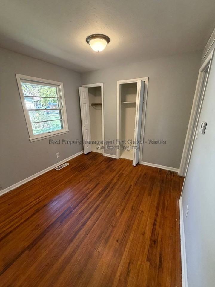 5301 S Madison Ave - Photo 5 of 21