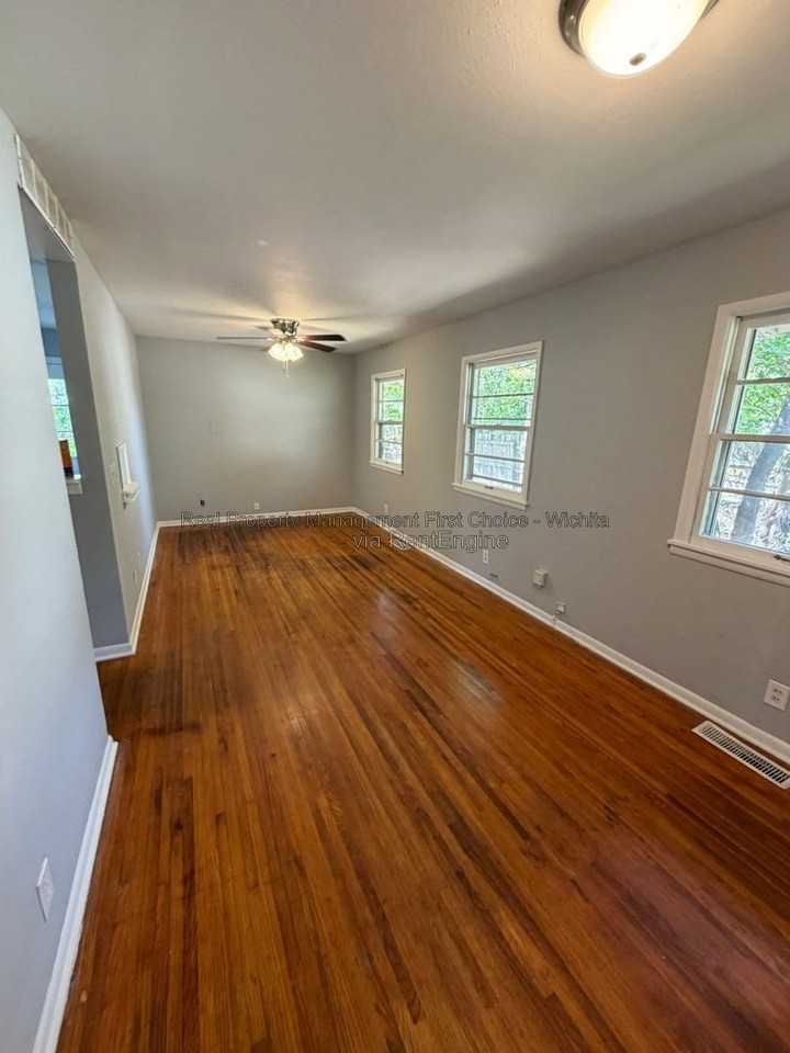 5301 S Madison Ave - Photo 6 of 21