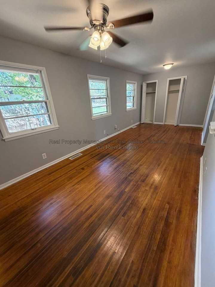 5301 S Madison Ave - Photo 7 of 21