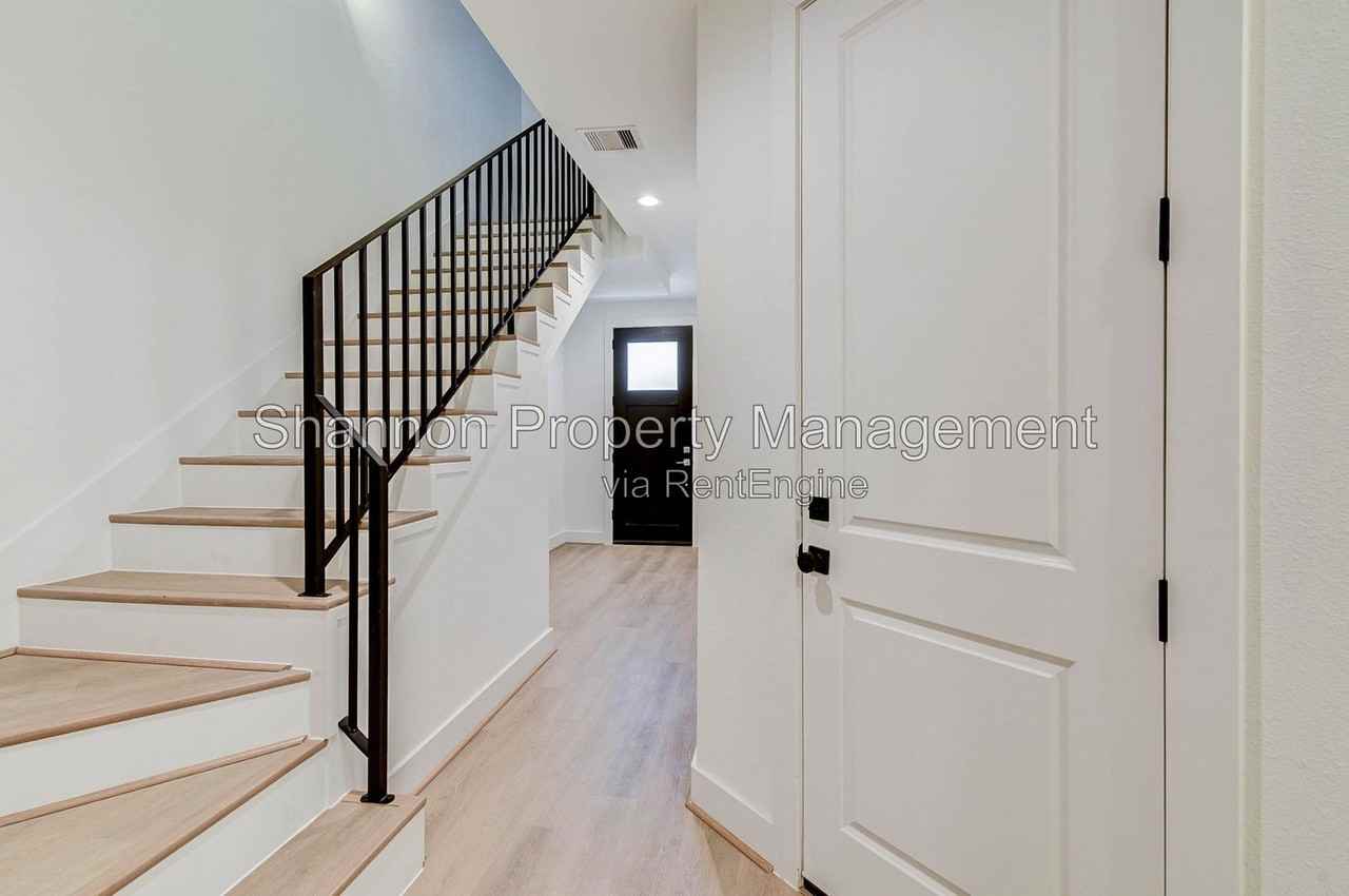 1817 Prospect St #B - Photo 3 of 36