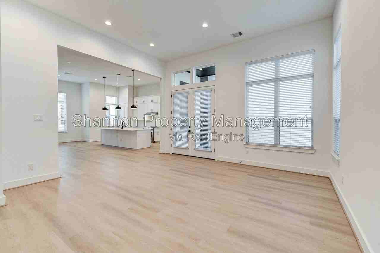 1817 Prospect St #B - Photo 4 of 36
