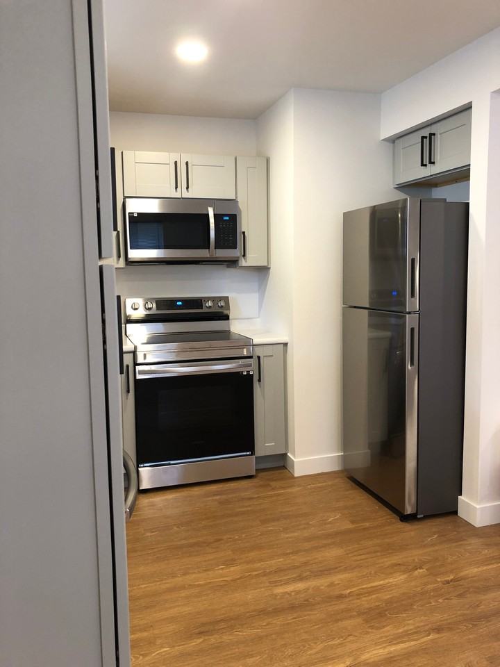 307 E Jefferson St - Photo 2 of 20