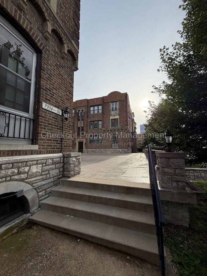 7334 Forsyth Blvd #101 - Photo 4 of 5