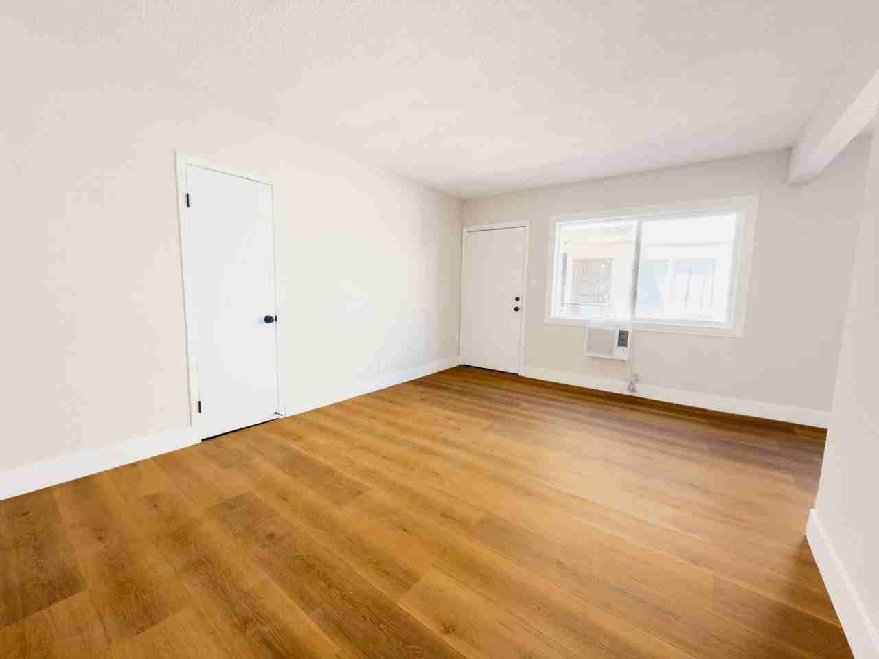 8118 S Western Ave #1A - Photo 4 of 13