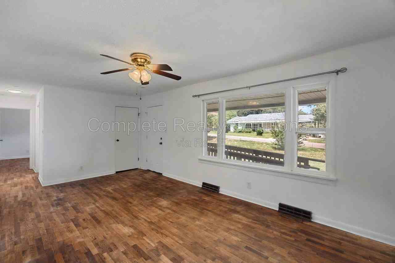2332 School Dr - Photo 4 of 39