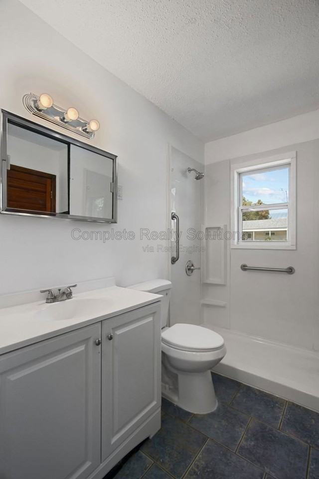 2332 School Dr - Photo 6 of 39