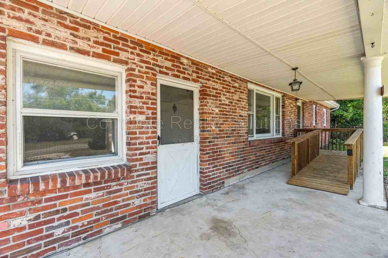 2332 School Dr - Photo 7 of 39