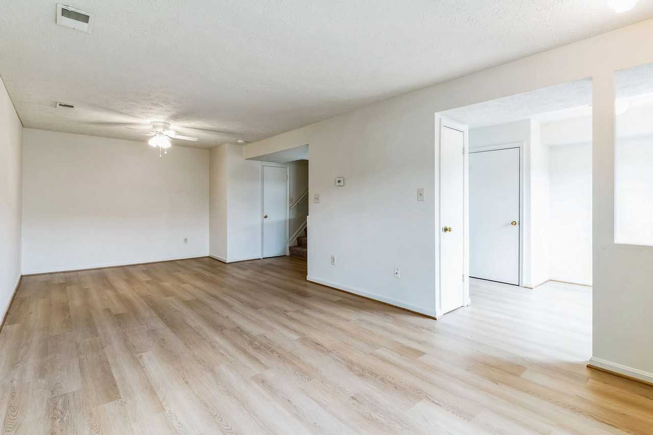 46353 Columbus Dr #406 - Photo 3 of 15