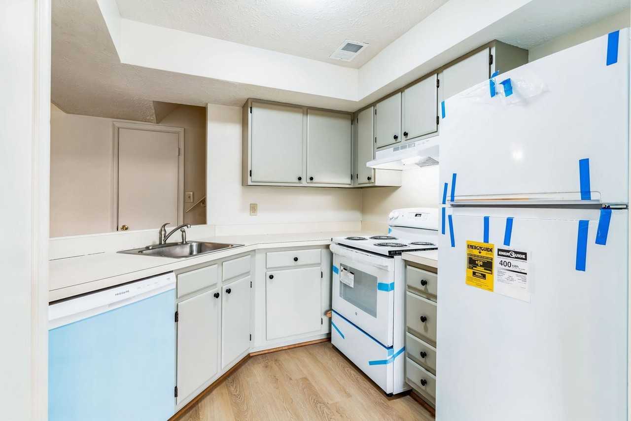 46353 Columbus Dr #406 - Photo 4 of 15