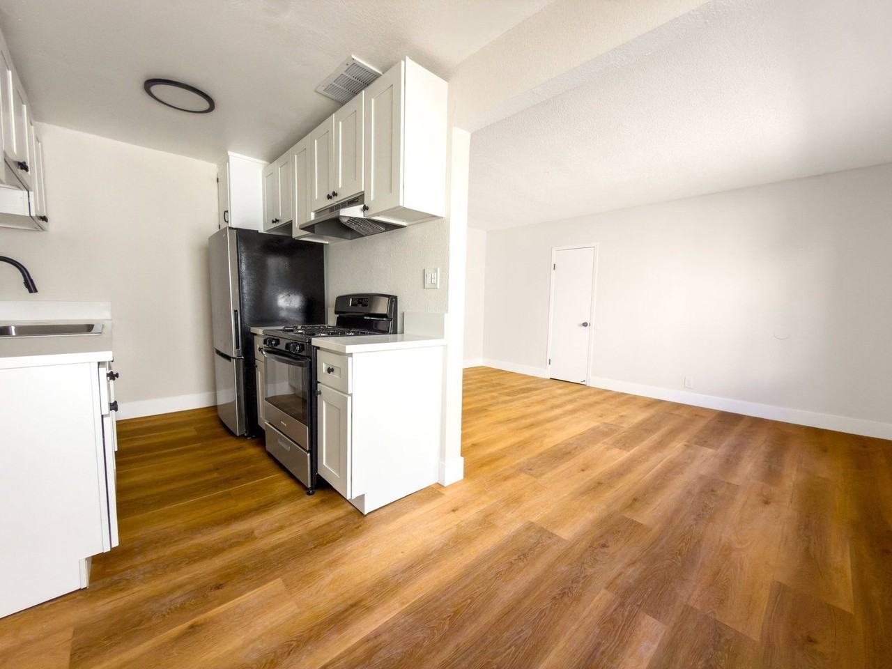 8118 S Western Ave #11A - Photo 7 of 9