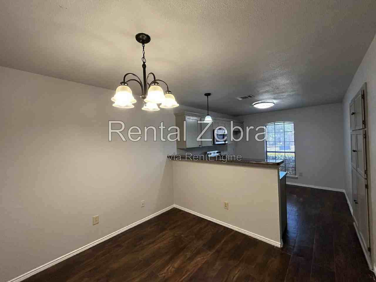 2949 Lawndale Dr - Photo 2 of 14