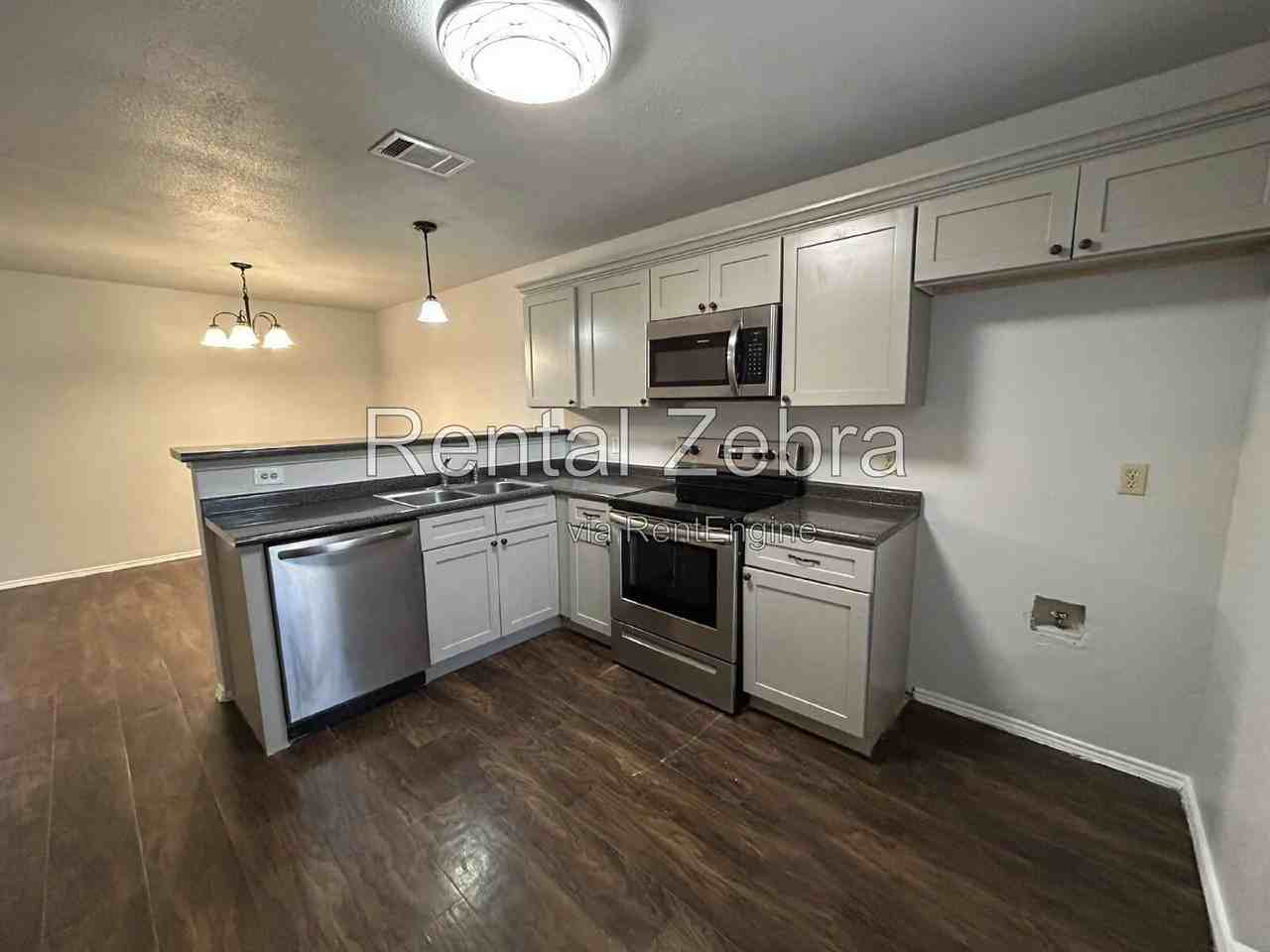 2949 Lawndale Dr - Photo 3 of 14