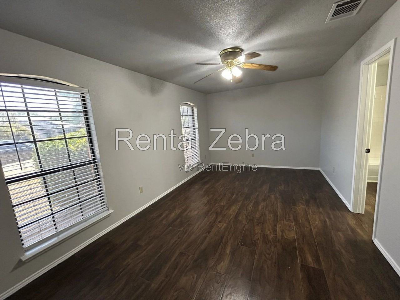 2949 Lawndale Dr - Photo 4 of 14