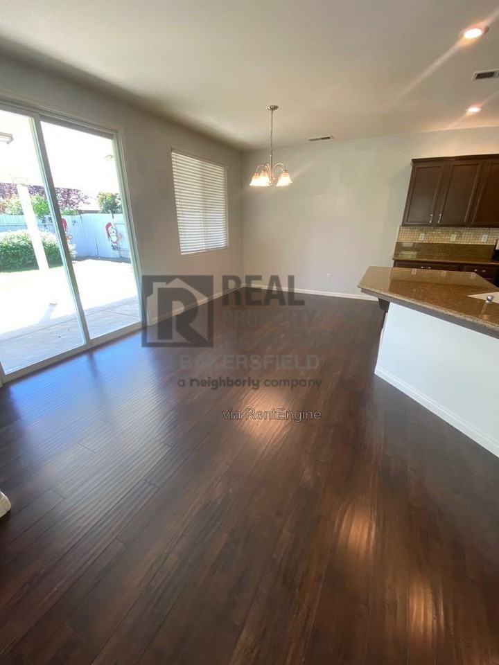 12203 Stonington St - Photo 6 of 16