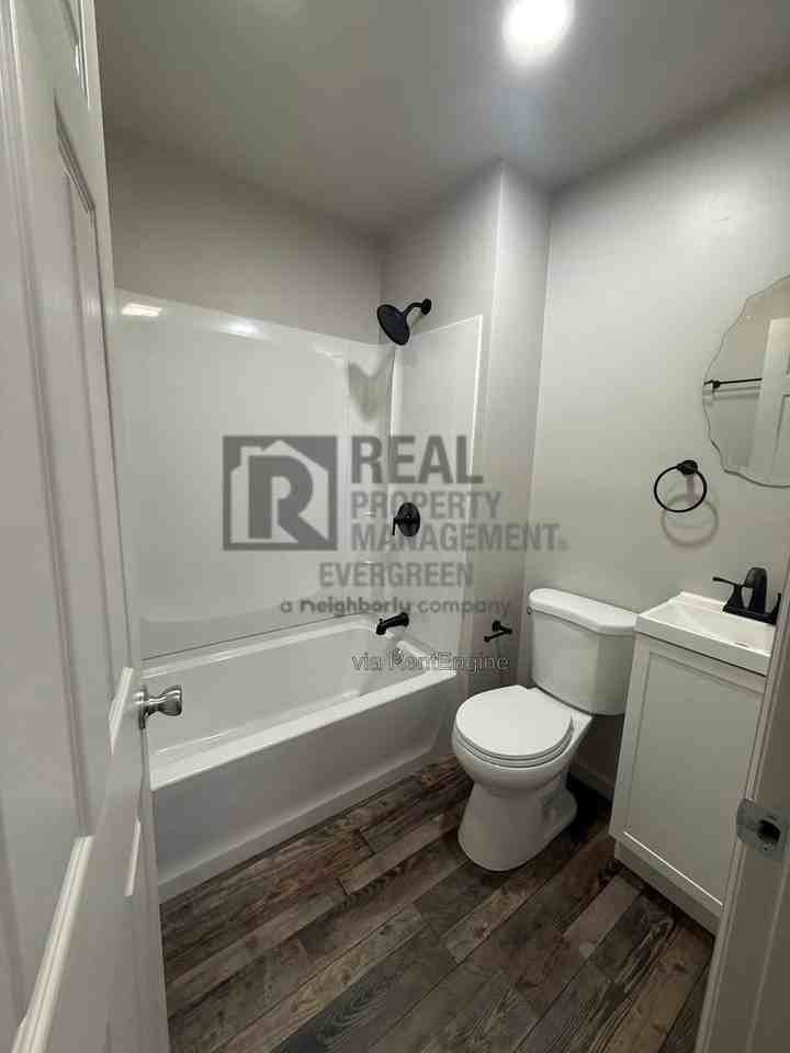 172 N F St #A - Photo 2 of 8