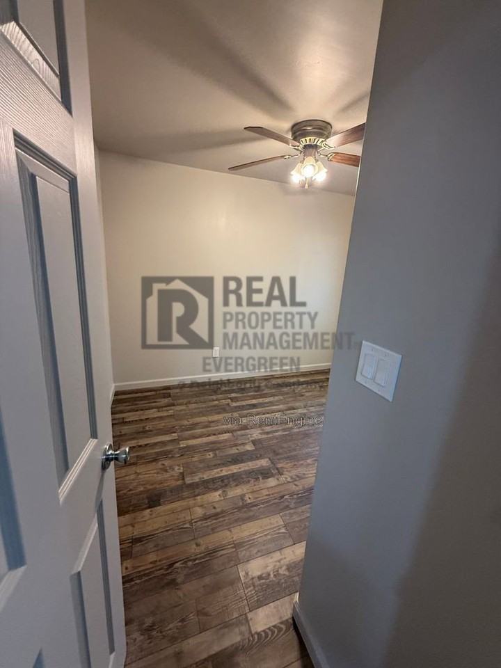 172 N F St #A - Photo 3 of 8