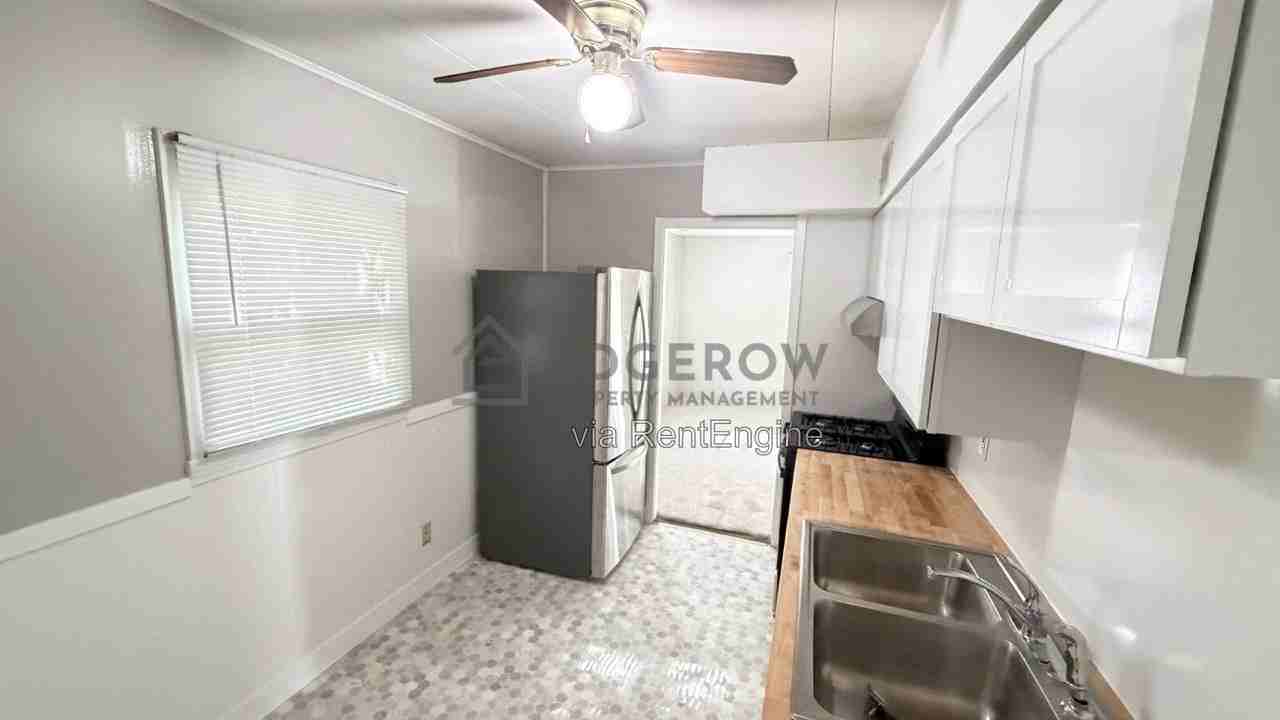 1354 Eastern Pl Ne - Photo 2 of 17