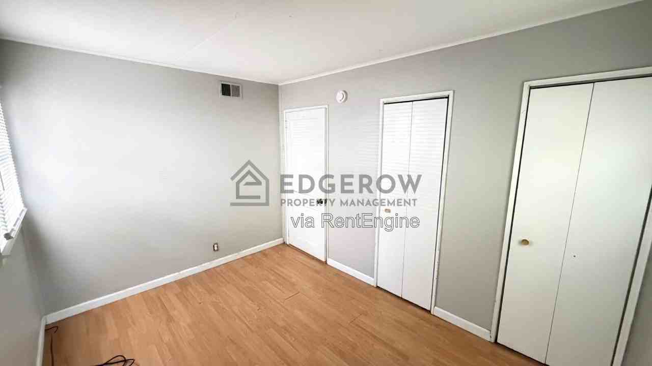 1354 Eastern Pl Ne - Photo 5 of 17