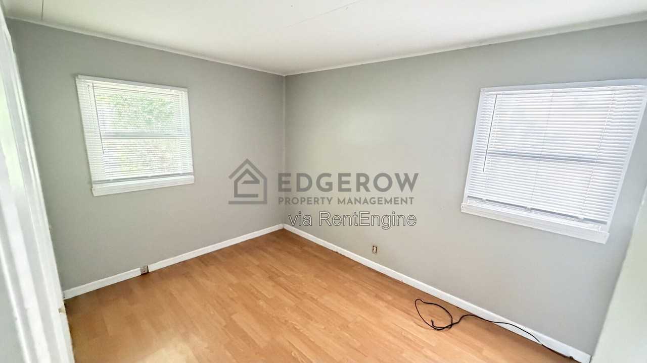 1354 Eastern Pl Ne - Photo 6 of 17