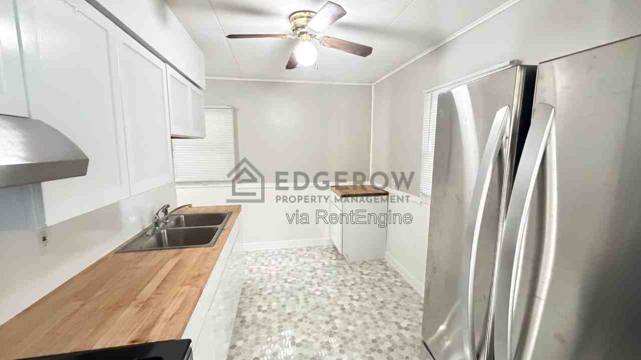 1354 Eastern Pl Ne - Photo 7 of 17