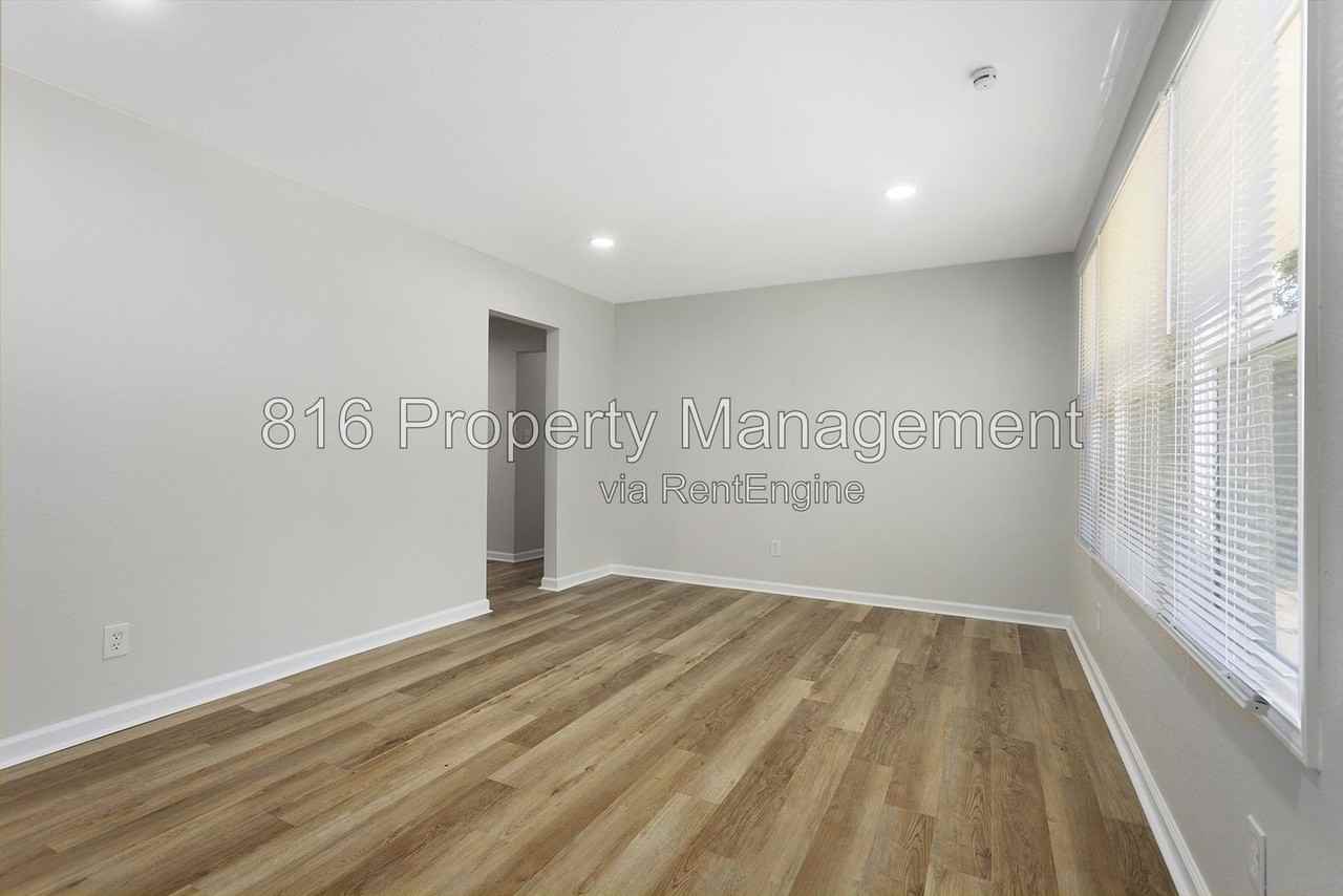8854 E 59th Ter - Photo 3 of 31