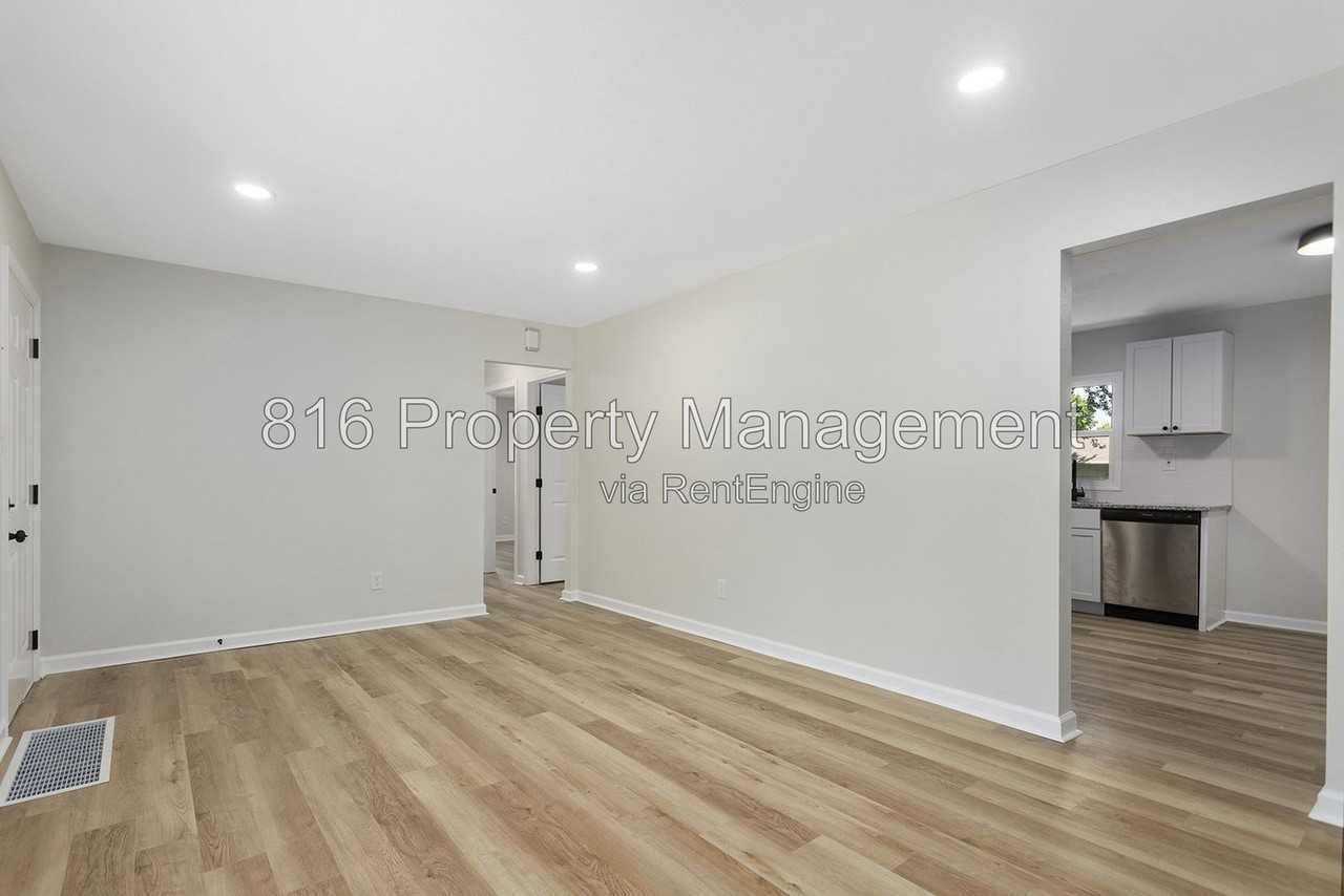 8854 E 59th Ter - Photo 6 of 31