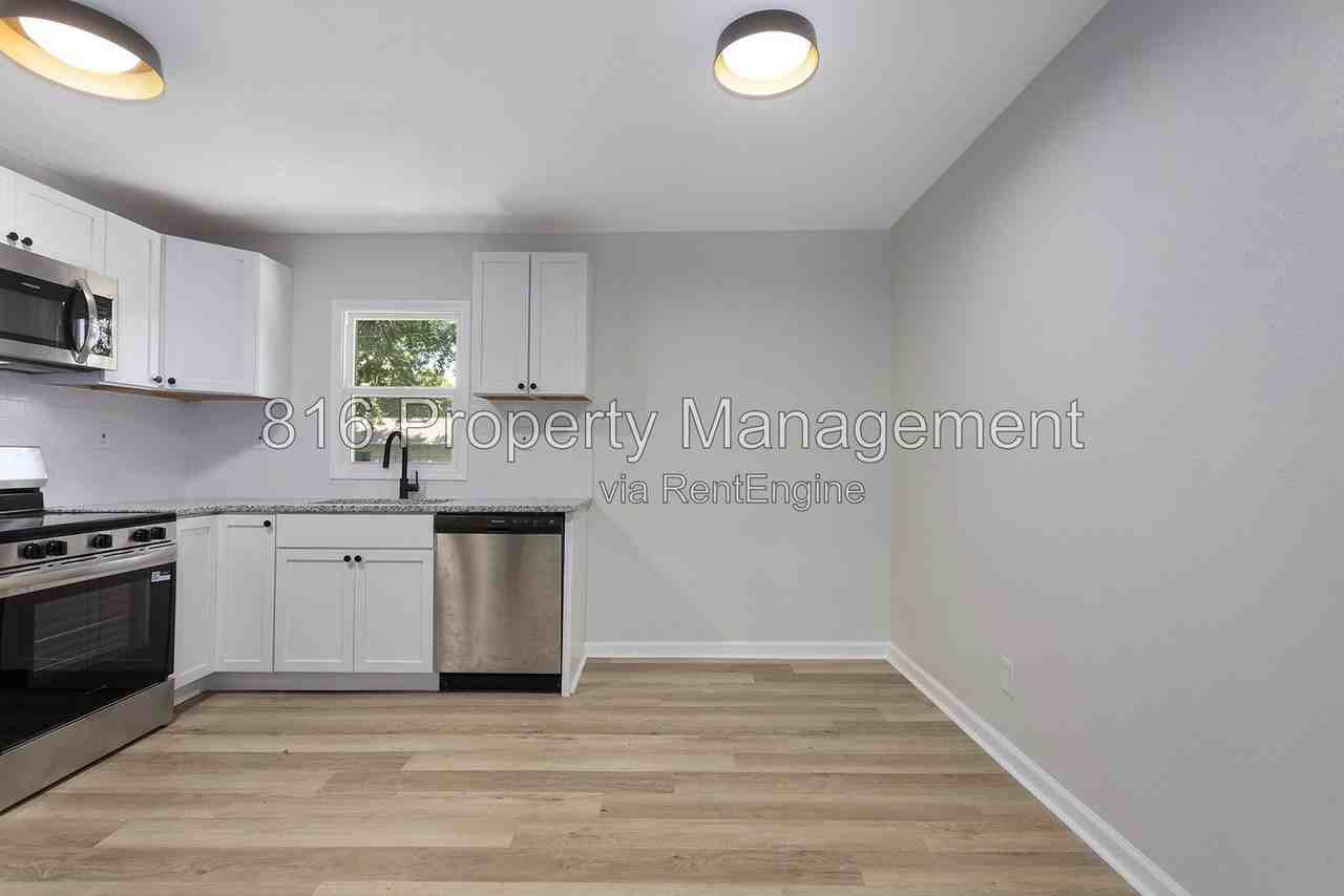 8854 E 59th Ter - Photo 7 of 31