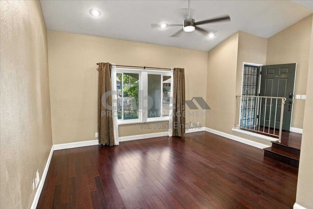 21748 Grovepark Dr - Photo 2 of 22