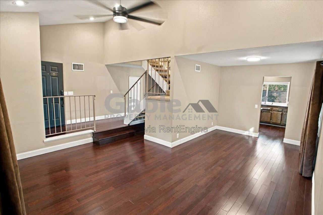 21748 Grovepark Dr - Photo 4 of 22