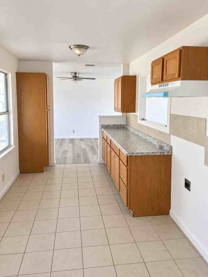 710 Ruby Dr - Photo 4 of 7