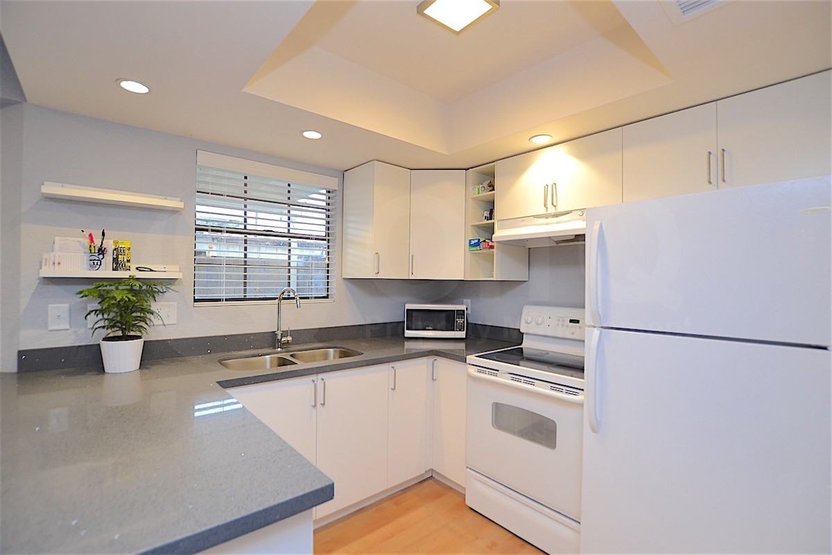 820 W University Dr - Photo 3 of 16