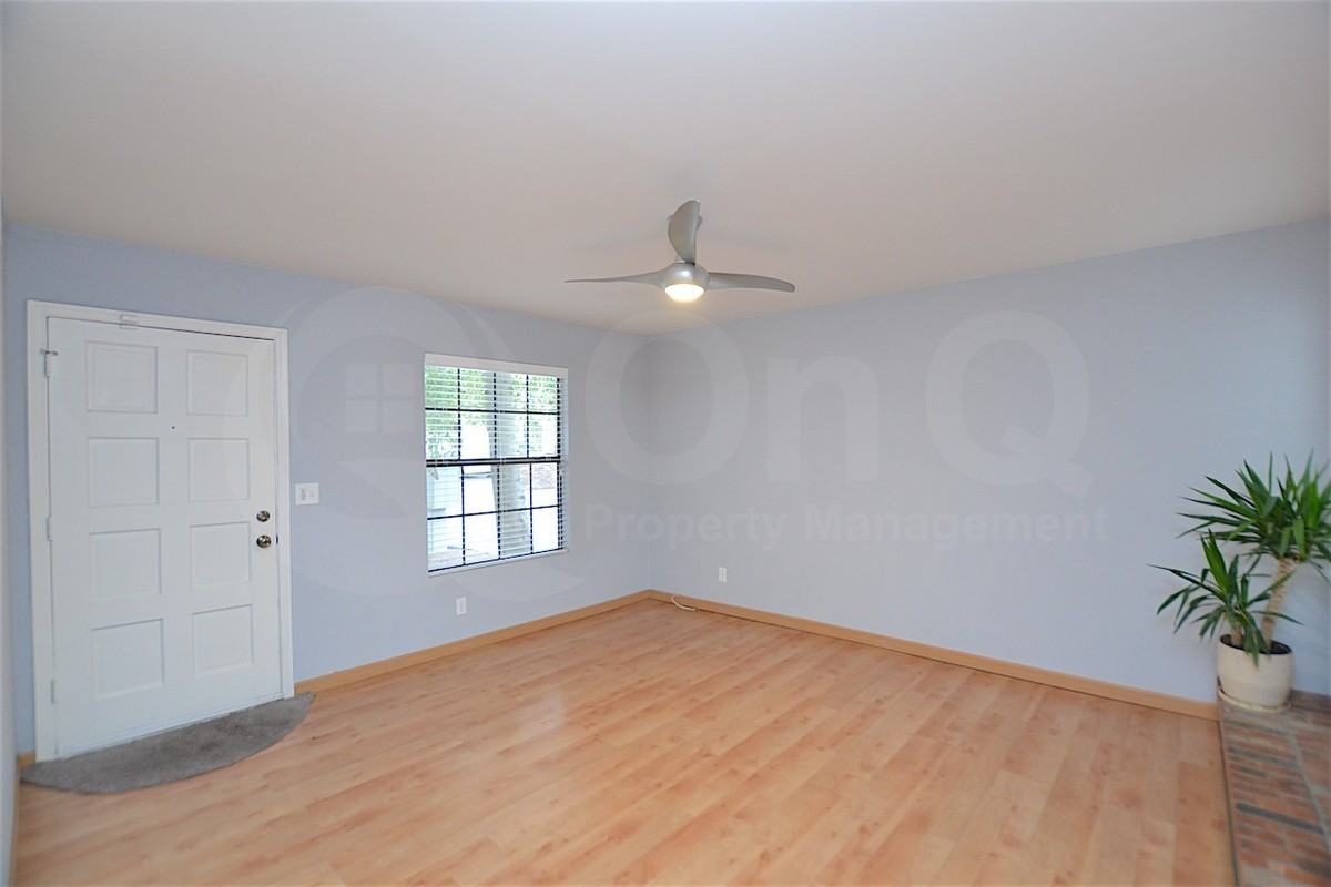 820 W University Dr - Photo 5 of 16
