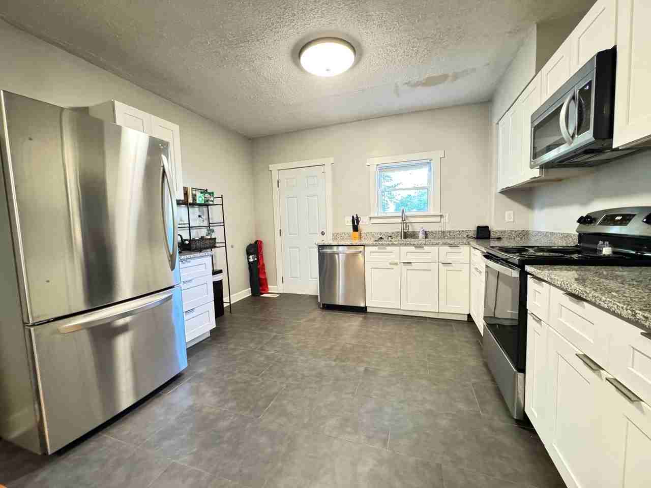 1617 S 8th St - Photo 4 of 12