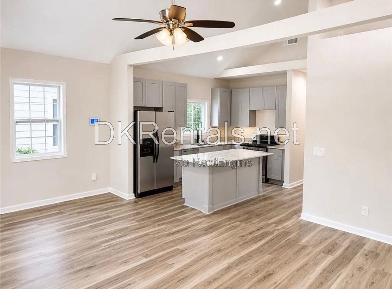 888 Coleman St Sw - Photo 2 of 12