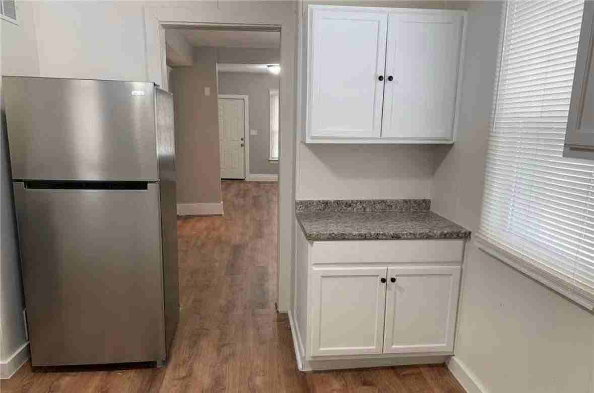 1445 Yates St - Photo 2 of 19