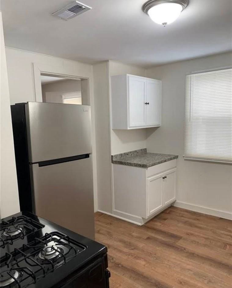 1445 Yates St - Photo 4 of 19