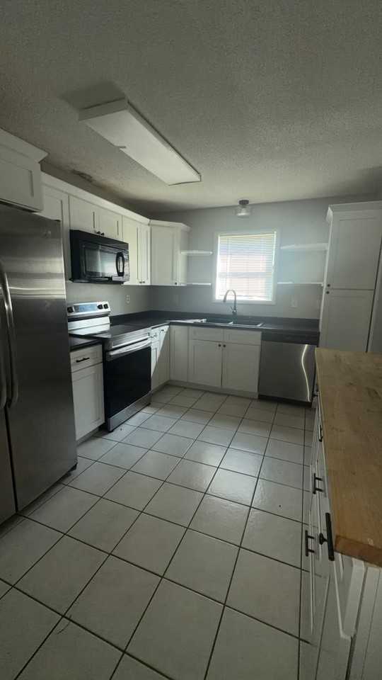18800 Canoebrook Ln - Photo 3 of 10