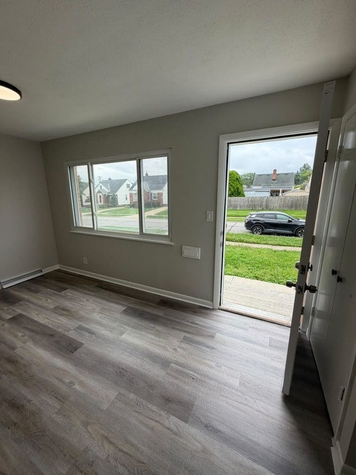 3810 Lincoln Ave - Photo 4 of 12