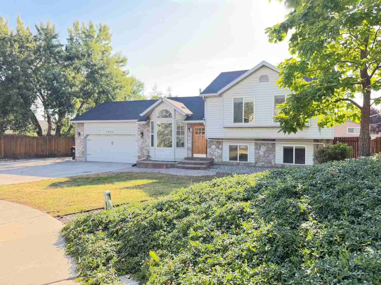 4624 S Quiet Cir - Photo 2 of 45