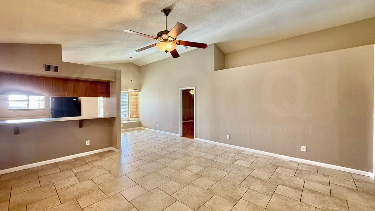169 S Criss St - Photo 2 of 14