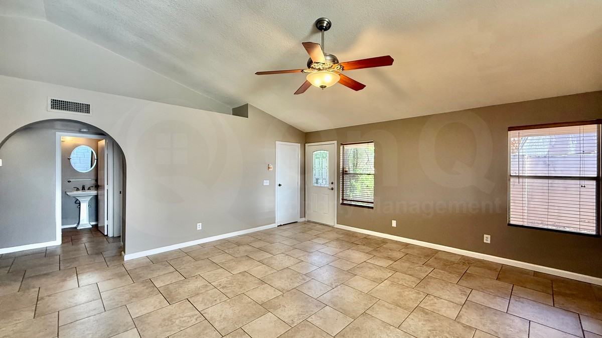 169 S Criss St - Photo 3 of 14