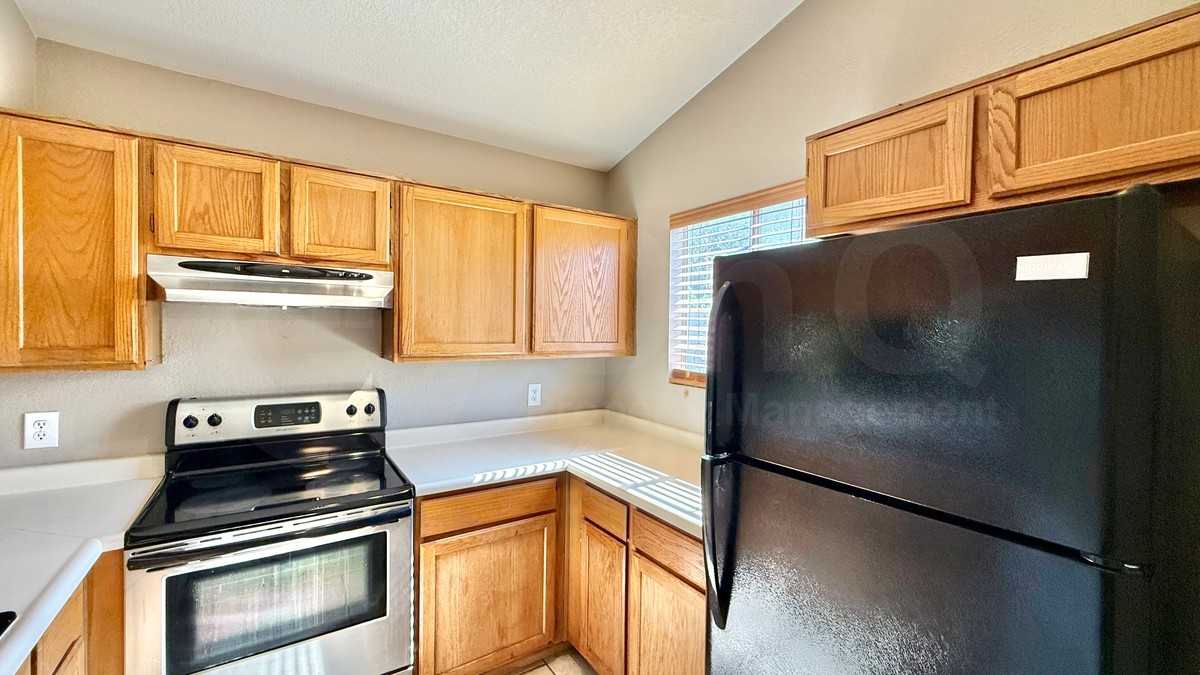 169 S Criss St - Photo 4 of 14