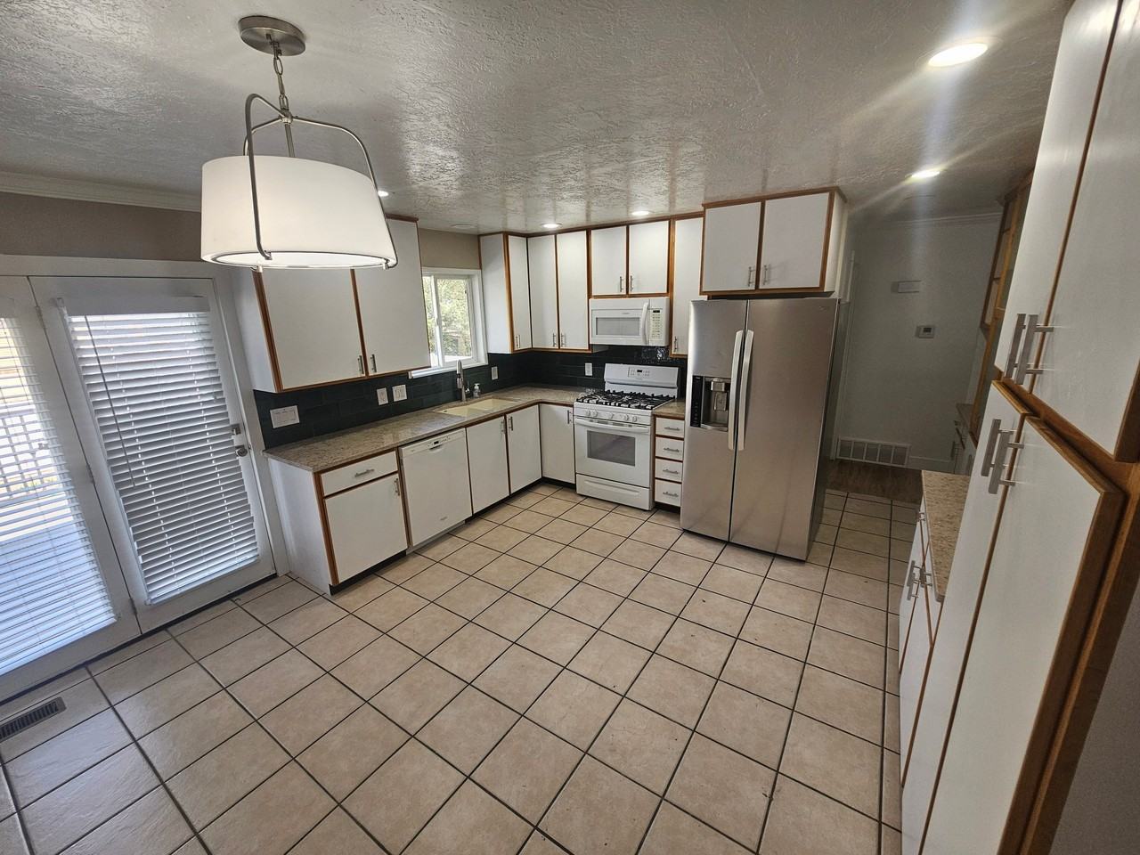 349 E Main St - Photo 4 of 19