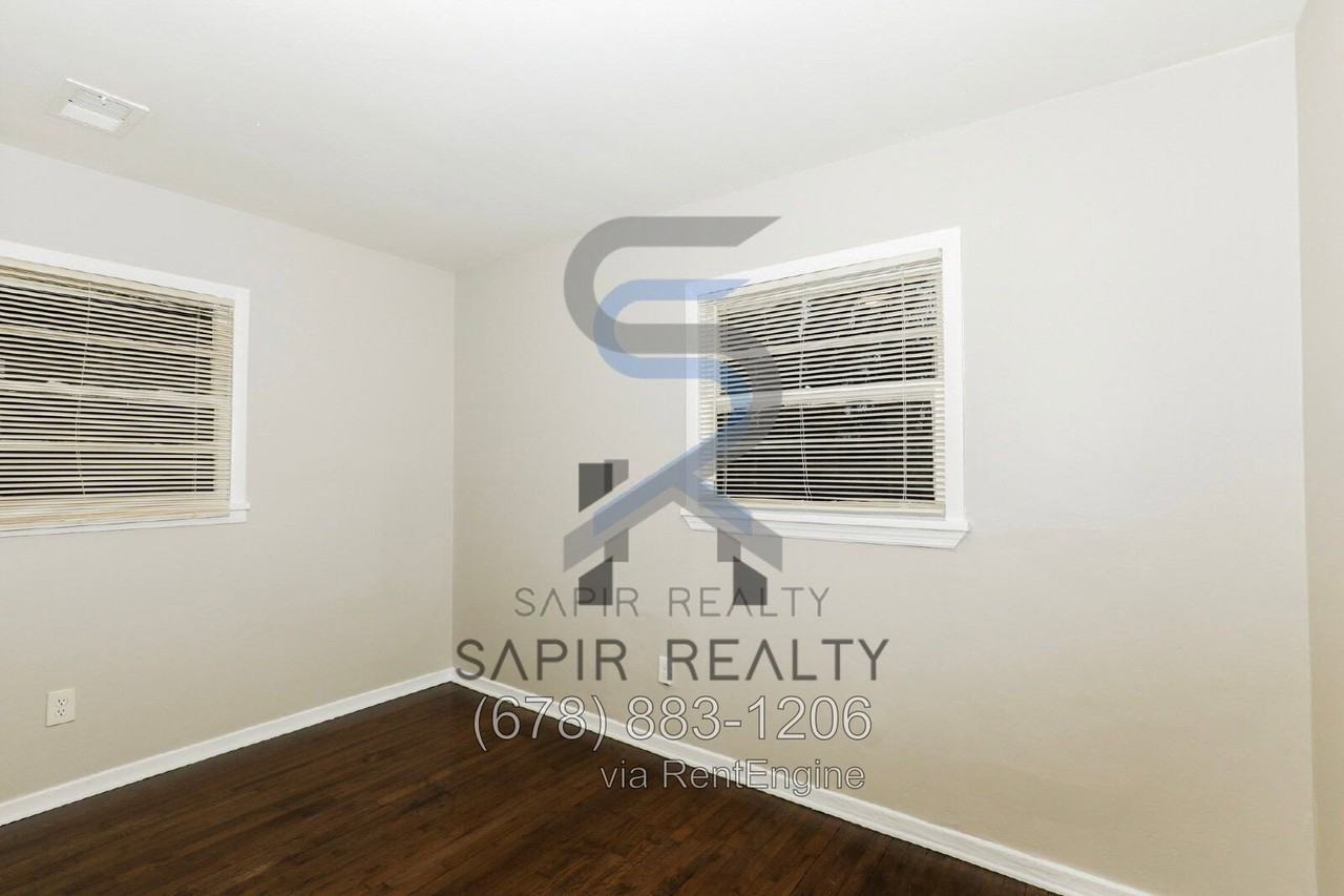 2190 Swallow Cir Se - Photo 4 of 16