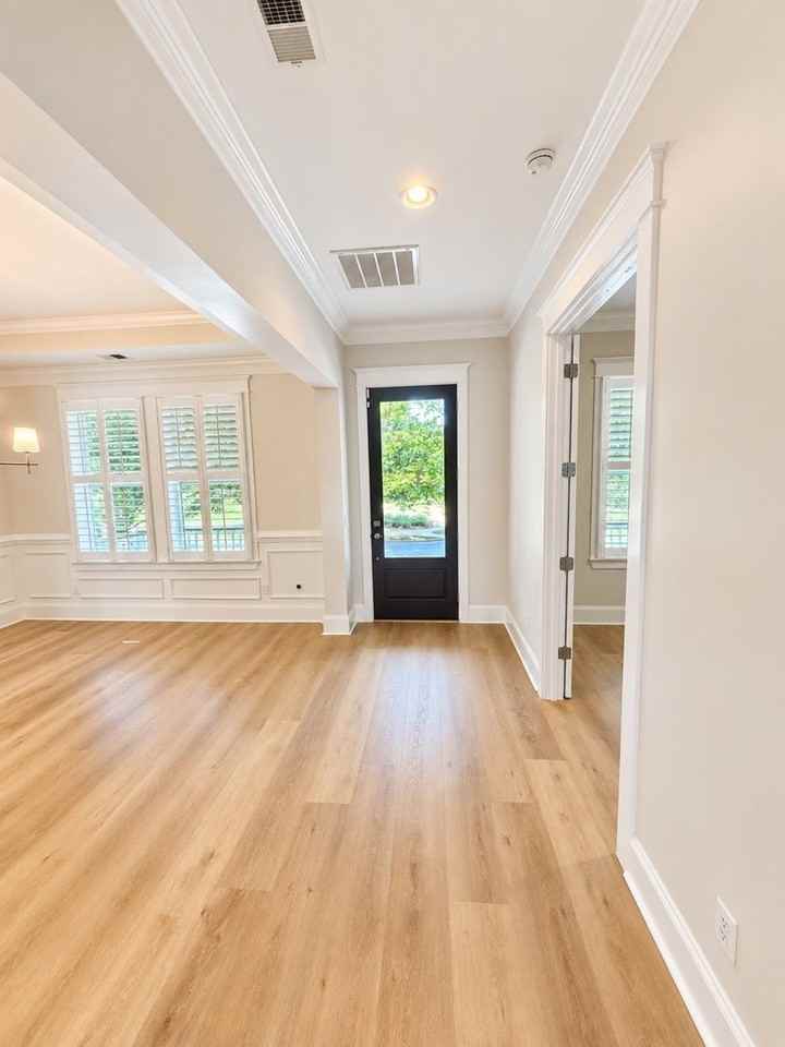 2620 Augustus St - Photo 4 of 32